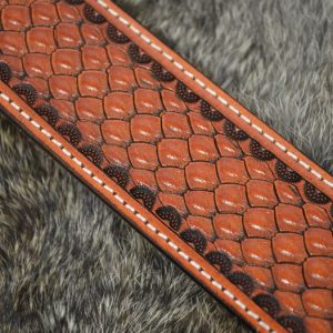 cinturón piel decorado patrón escama hebilla latón macizo